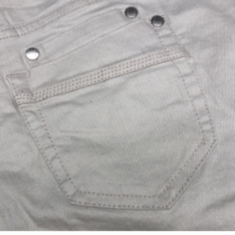 LIKE NEW JONES & CO. LIGHT-GRAY COTTON CAPRIS 12/31x13 ⭐️ - Picture 8 of 11